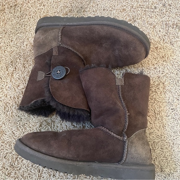 UGG Australia Original Women’s Bailey Button II Chocolate Short Booties Boot 5 - Picture 4 of 11